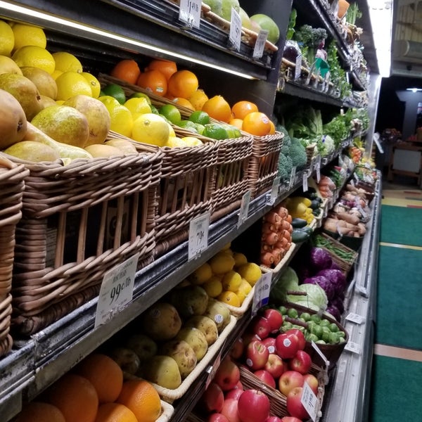 Pacific Market Grocery Store in Santa Rosa