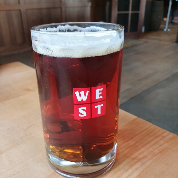 Снимок сделан в WEST Brewery, Bar &amp; Restaurant пользователем Gdawg 1. 10/24/2019