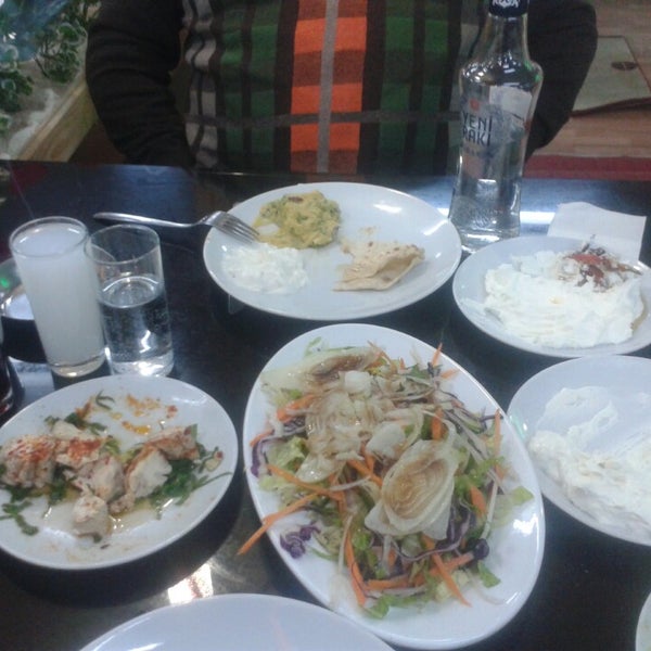 Foto tomada en 12 Ocakbaşı Restaurant  por Niyocum el 1/8/2015