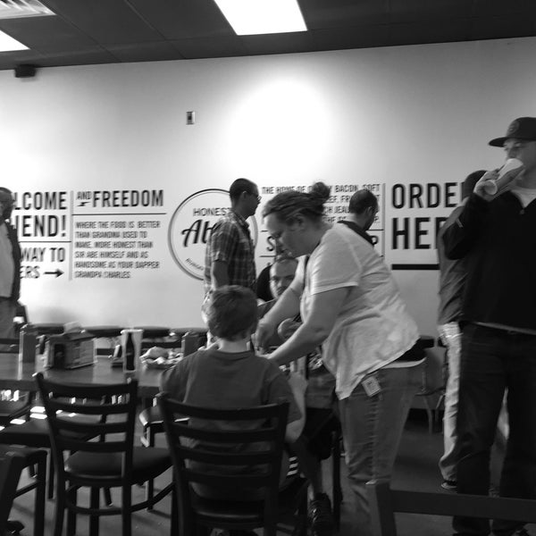 5/18/2015にMaggie O.がHonest Abe&#39;s Burgers &amp; Freedomで撮った写真