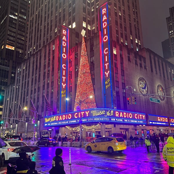 Foto tirada no(a) Radio City Music Hall por Neil W. em 12/18/2023