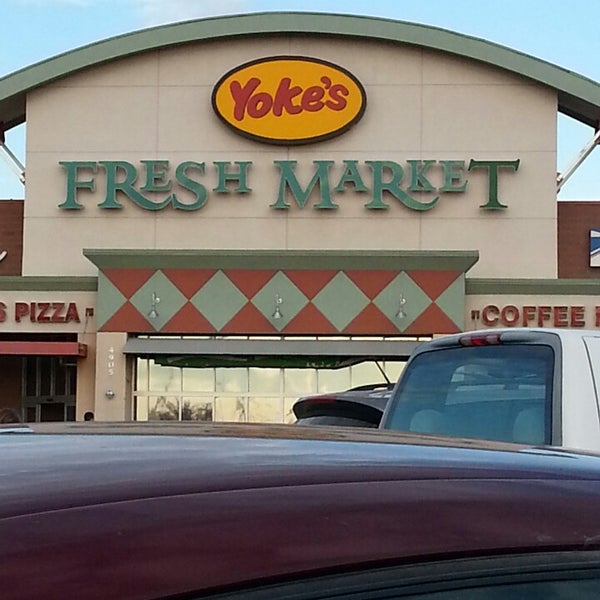 Yoke's Fresh Markets Grocery Store in Pasco
