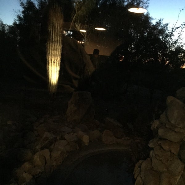 Foto scattata a Saguaro Corners Restaurant &amp; Bar da T B. il 3/7/2015