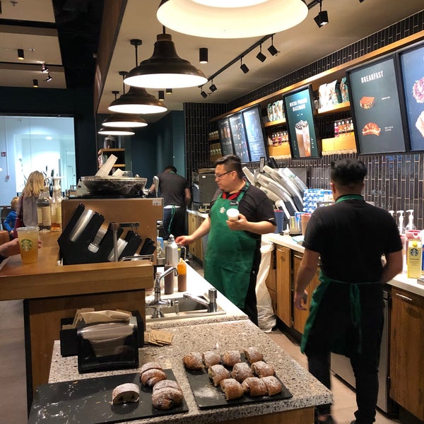 Photo prise au Starbucks par Theo V. le11/1/2019