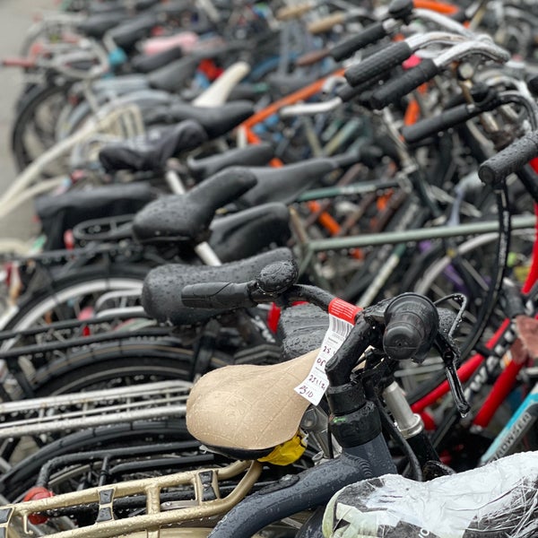 OVfiets Amsterdam Centraal Westzijde Bike Rental in Amsterdam