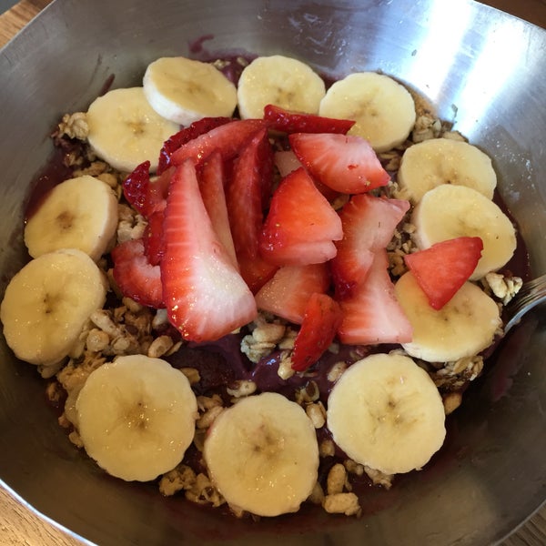 Photo taken at Vitality Bowls San Jose - Brokaw by O K. on 4/16/2018