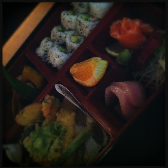 รูปภาพถ่ายที่ Hana Japanese Eatery โดย O K. เมื่อ 12/7/2012