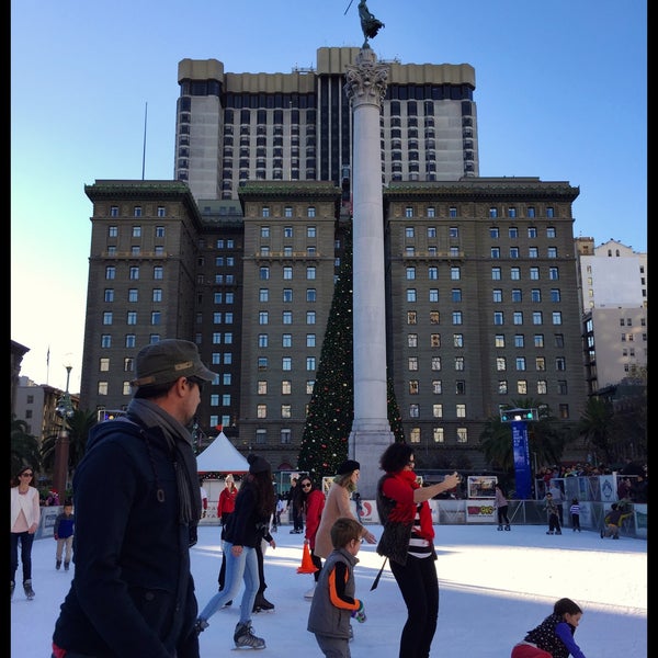 Снимок сделан в Union Square Ice Skating Rink пользователем O K. 12/25/2015