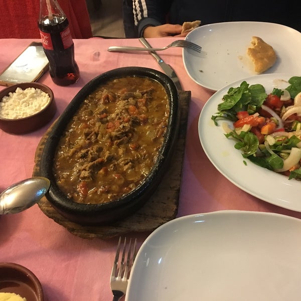 Foto tirada no(a) Şahin Tepesi Restaurant por Furkan S em 11/13/2016
