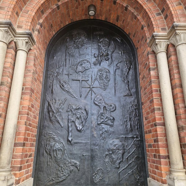 Das Foto wurde bei Roskilde Domkirke | Roskilde Cathedral von K S. am 7/16/2022 aufgenommen