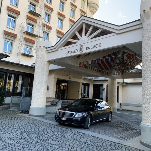 Customer transfer to the luxury hotel 🇨🇭Gstaad Palace with our comfortable Mercedes S-class limousine #limousinenservice #limousineservice