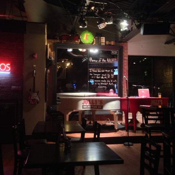 8/9/2013에 bryan b.님이 Jolly&#39;s American Beer Bar &amp; Dueling Pianos에서 찍은 사진