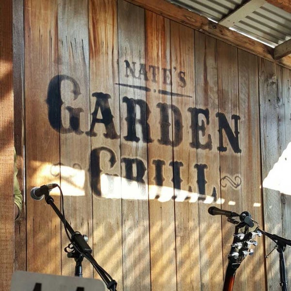Foto diambil di Nate&#39;s Garden Grill oleh Mark D. pada 10/28/2017