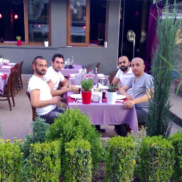 7/26/2015 tarihinde Serkan Λ.ziyaretçi tarafından Tek Kadeh Restaurant'de çekilen fotoğraf