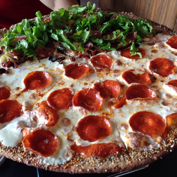 10/11/2014にHilda S.がBravo Pizzaで撮った写真