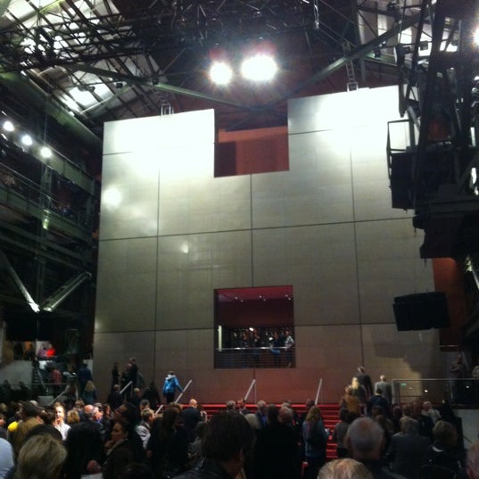 Photo prise au Colosseum Theater par Sanford J. le10/12/2012