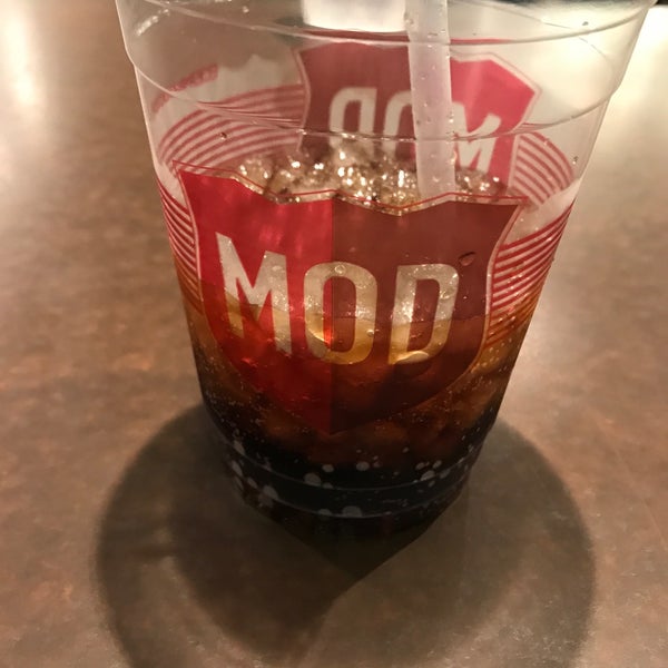 Photo taken at Mod Pizza by Rosie M. on 1/14/2017