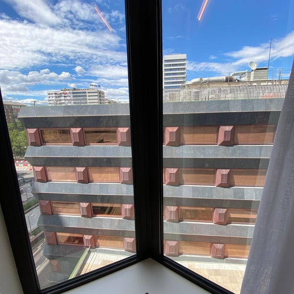 6/25/2022 tarihinde SiLiCaTEziyaretçi tarafından Canopy by Hilton Madrid Castellana'de çekilen fotoğraf