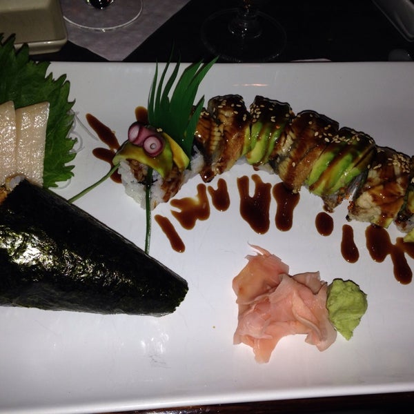 Снимок сделан в Montien Boston - Thai Restaurant пользователем colleen b. 10/23/2013