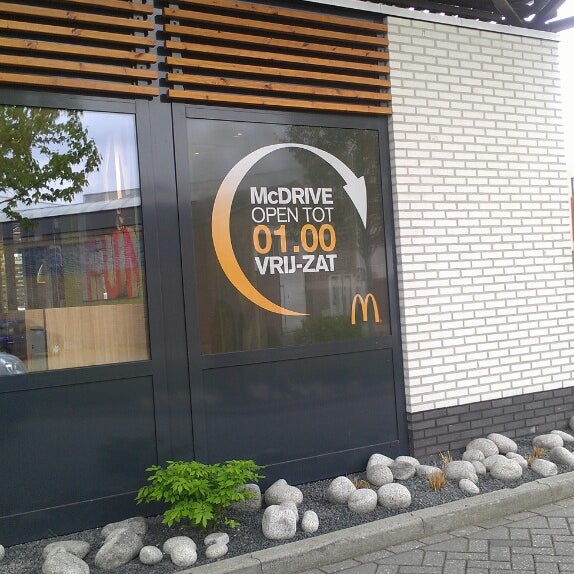 รูปภาพถ่ายที่ McDonald&#39;s โดย Joost B. เมื่อ 5/14/2013
