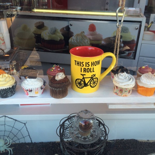 10/21/2014 tarihinde Nevi T.ziyaretçi tarafından Cup &amp; Cake Cafe'de çekilen fotoğraf