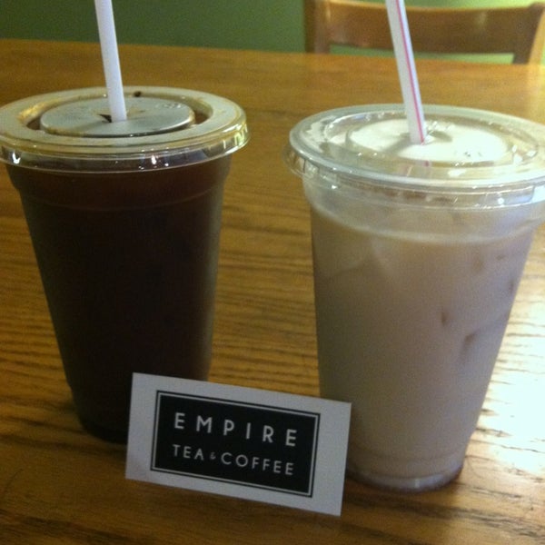 รูปภาพถ่ายที่ Empire Tea &amp; Coffee โดย Stephie เมื่อ 9/1/2013