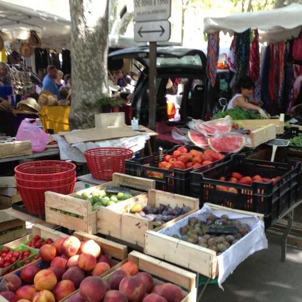 Marché de Saint Tropez - Flea Market in Saint-Tropez