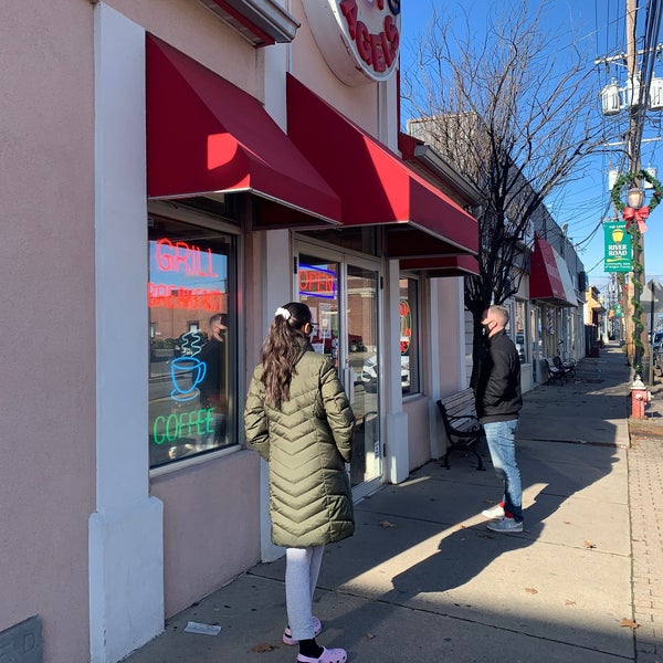 River Road Hot Bagels Bagel Shop in Fair Lawn