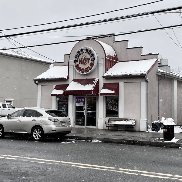 River Road Hot Bagels Bagel Shop in Fair Lawn