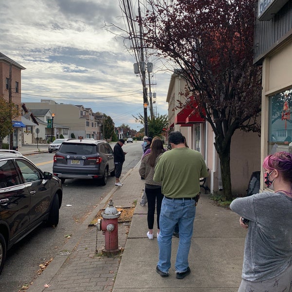 Photos At River Road Hot Bagels Bagel Shop In Fair Lawn
