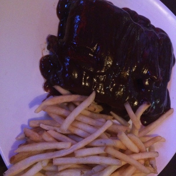 Photo taken at T-Bones Steak &amp; Burger by Suiammy J. on 3/25/2015