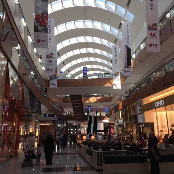 Foto tirada no(a) The Dubai Mall por Ad V. em 2/8/2015