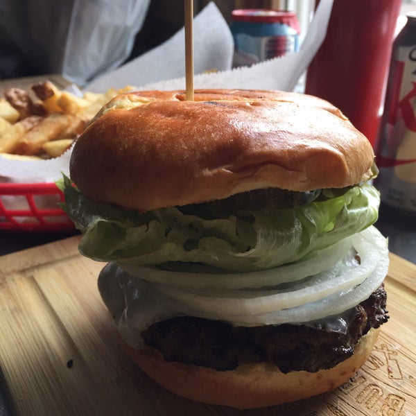 Foto tomada en Butcher &amp; The Burger  por Ad V. el 2/17/2015