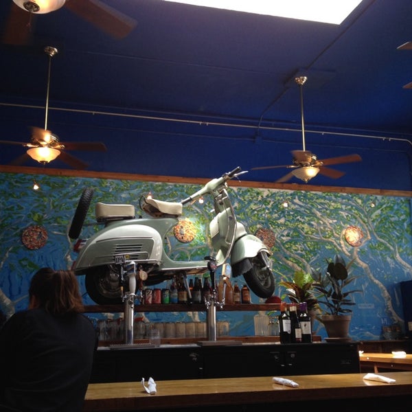 8/31/2014にEmmisaurがBlue Jay Cafeで撮った写真
