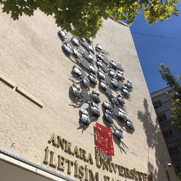 รูปภาพถ่ายที่ Ankara Üniversitesi İletişim Fakültesi - İLEF โดย Fulya a. เมื่อ 8/16/2016