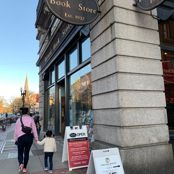 4/20/2022 tarihinde Stan C.ziyaretçi tarafından Harvard Book Store'de çekilen fotoğraf