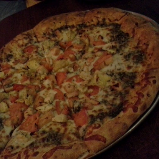 9/24/2012 tarihinde Matthew M.ziyaretçi tarafından Brickyard Pizza'de çekilen fotoğraf