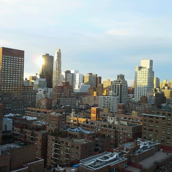 Photo prise au Bentley Hotel par Matthew M. le3/14/2013