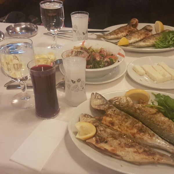 Das Foto wurde bei Seviç Restoran von Ferhat D. am 1/27/2017 aufgenommen