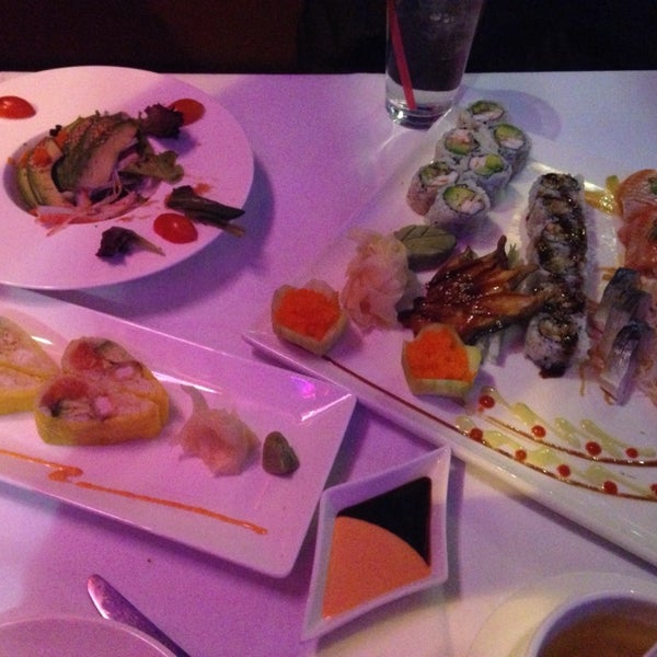 Foto diambil di Jett Sushi oleh Faye L. pada 4/9/2014
