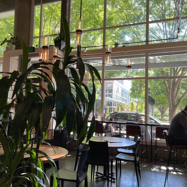 6/20/2021 tarihinde Sophie Guangji W.ziyaretçi tarafından Cafe Cesura'de çekilen fotoğraf