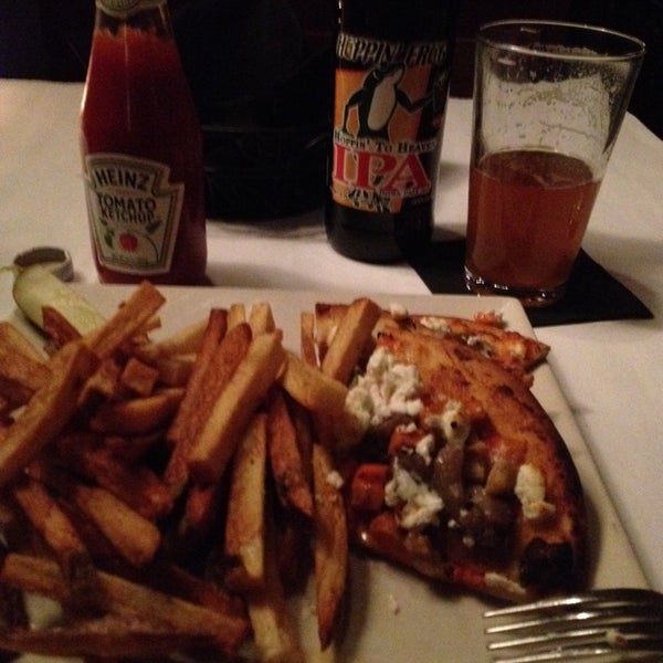 Foto tomada en Moe&#39;s Restaurant  por Perry el 11/25/2014