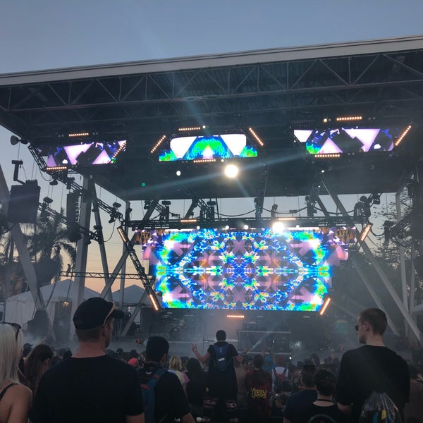 Foto diambil di Ultra Music Festival oleh Eileen V. pada 3/25/2018