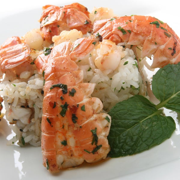 #Nippon - o melhor da culinária oriental feito especialmente para você. Experimente o nosso Lagostim à Provençal - grelhado com manteiga composta por ervas, que acompanha arroz com camarão e salsa.