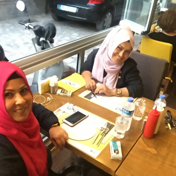 Foto diambil di Minnion Cafe oleh Şule Çolpan pada 6/16/2016