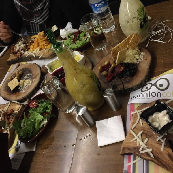 Foto diambil di Minnion Cafe oleh Şule Çolpan pada 2/25/2016