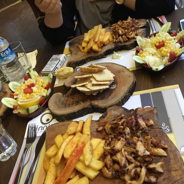 Foto scattata a Minnion Cafe da Şule Çolpan il 7/1/2016