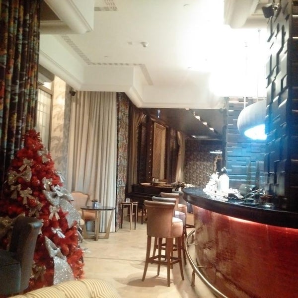 Foto diambil di Le Bar oleh Bülent Ç. pada 12/14/2014