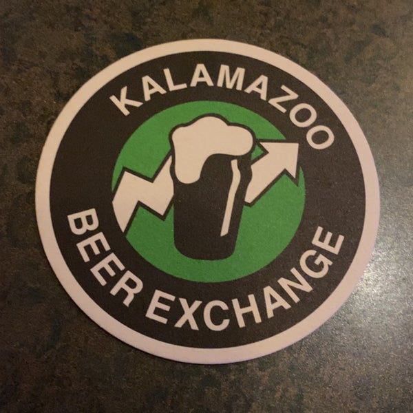 Снимок сделан в Kalamazoo Beer Exchange пользователем Kourtney N. 11/27/2022