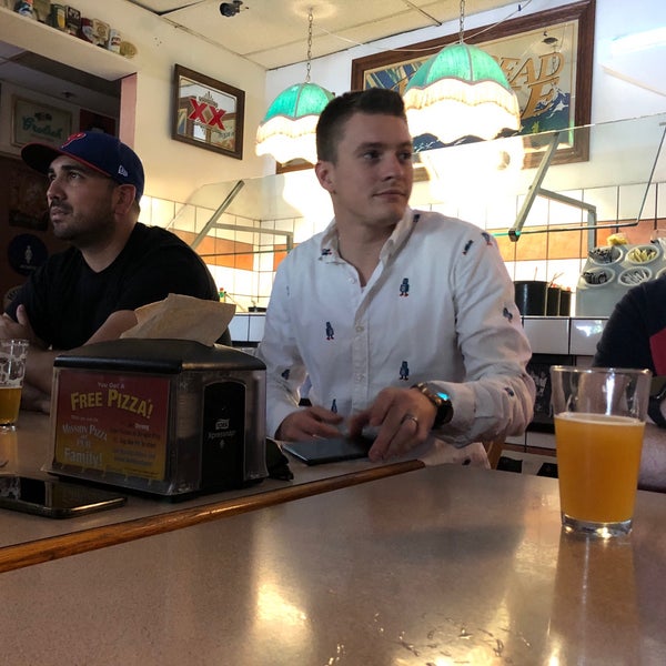 รูปภาพถ่ายที่ Mission Pizza &amp; Pub โดย Casey S. เมื่อ 5/25/2019